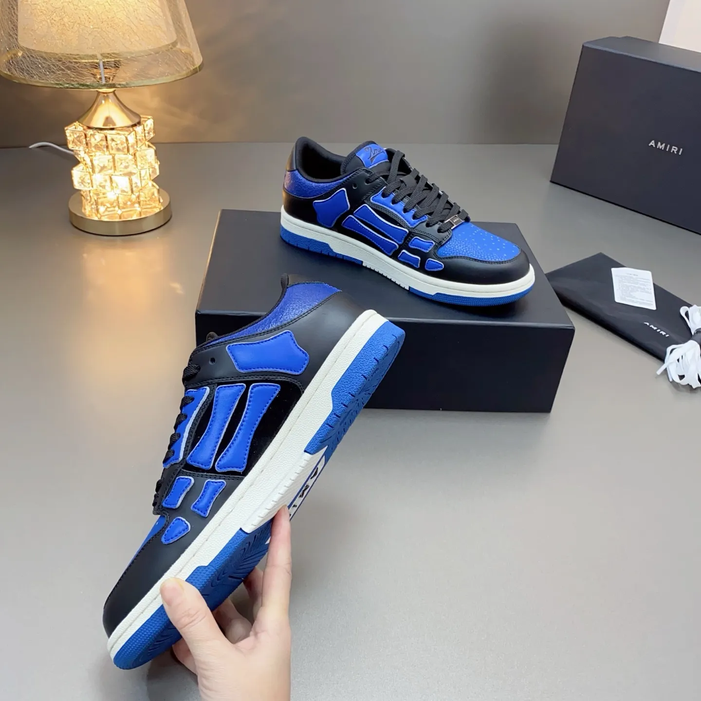 p580🐮🐮AMIRI Couple Style👑 The latest The Pacific Series Couple Style💀🦴Bone Stars Casual Sports Shoes Skateboard Shoes✔️ AMIRI's Pacific shoes are a sneaker that combines luxury and street style. Many celebrities and Internet celebrities have the same style. Its design and workmanship are very exquisite. Made of high-grade cow leather, soft to the touch and highly durable. 💎Fabrics: Original custom imported first-layer cowhide 💎Inner lining: Original customized breathable mesh 💎Foot: Original injection molded one-piece, comfortable, wear-resistant and not tiring for feet 💎Outsole: Original 1:1 molded three-color sole Original outsole 💎Sole thickness: 3CM 💎Size: Female 35-40 Male 39-46 💎Price; Top version 👑Special remarks Remark: (Female size 34 40 . Men's sizes 38 45 46 are customized and cannot be returned or exchanged. Please note when ordering! Thank you🤝🤝